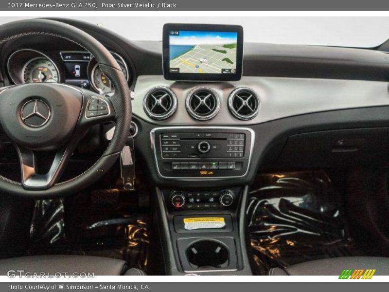 Polar Silver Metallic / Black 2017 Mercedes-Benz GLA 250