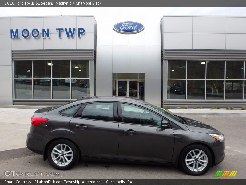 Magnetic / Charcoal Black 2016 Ford Focus SE Sedan