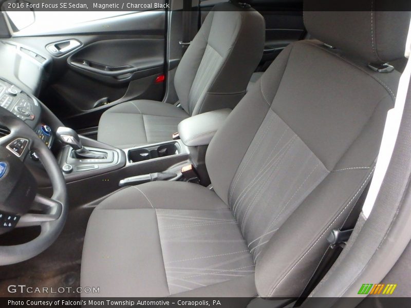 Magnetic / Charcoal Black 2016 Ford Focus SE Sedan