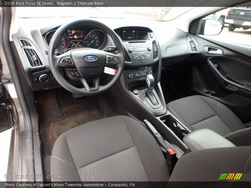 Magnetic / Charcoal Black 2016 Ford Focus SE Sedan