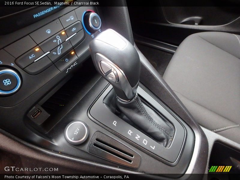 Magnetic / Charcoal Black 2016 Ford Focus SE Sedan