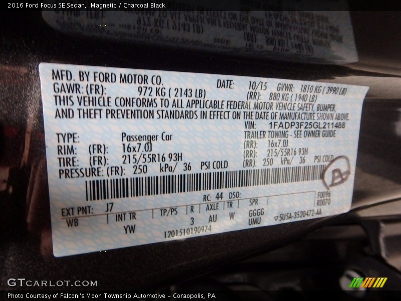 Magnetic / Charcoal Black 2016 Ford Focus SE Sedan