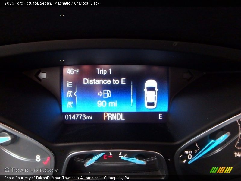 Magnetic / Charcoal Black 2016 Ford Focus SE Sedan