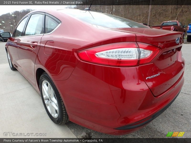 Ruby Red Metallic / Charcoal Black 2015 Ford Fusion SE