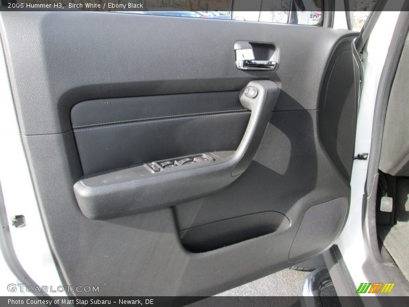 Birch White / Ebony Black 2006 Hummer H3