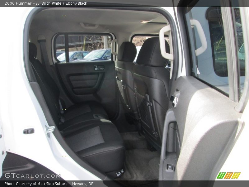 Birch White / Ebony Black 2006 Hummer H3