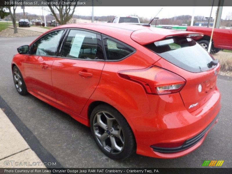 Race Red / Charcoal Black 2016 Ford Focus ST