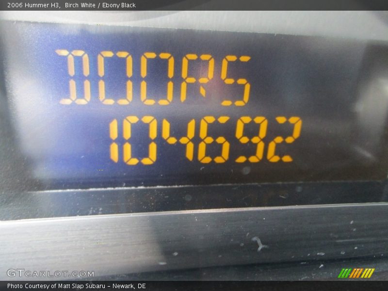 Birch White / Ebony Black 2006 Hummer H3