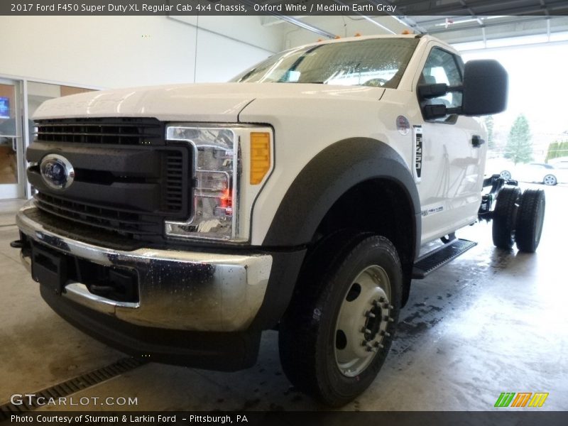 Oxford White / Medium Earth Gray 2017 Ford F450 Super Duty XL Regular Cab 4x4 Chassis