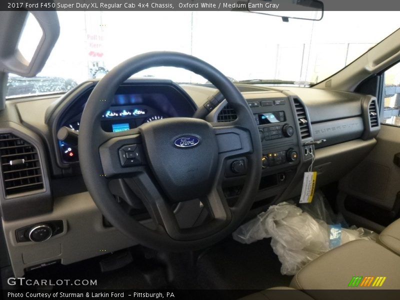 Oxford White / Medium Earth Gray 2017 Ford F450 Super Duty XL Regular Cab 4x4 Chassis