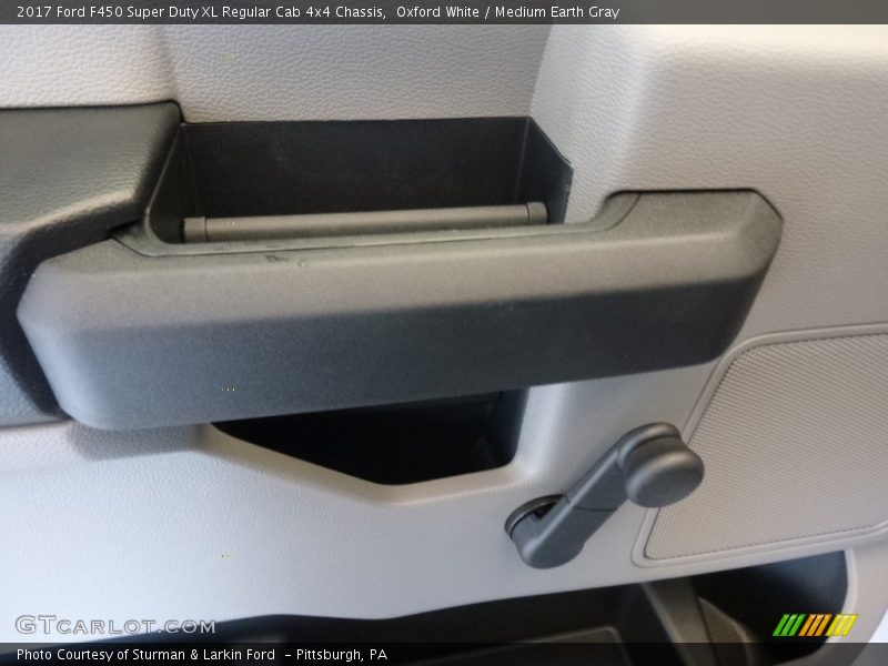 Oxford White / Medium Earth Gray 2017 Ford F450 Super Duty XL Regular Cab 4x4 Chassis