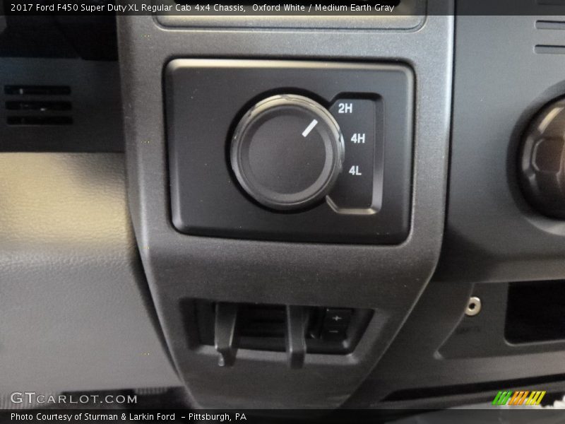 Oxford White / Medium Earth Gray 2017 Ford F450 Super Duty XL Regular Cab 4x4 Chassis