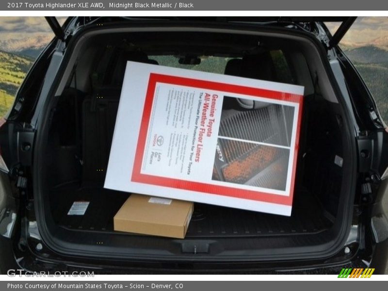 Midnight Black Metallic / Black 2017 Toyota Highlander XLE AWD