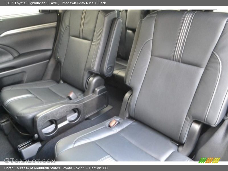 Predawn Gray Mica / Black 2017 Toyota Highlander SE AWD