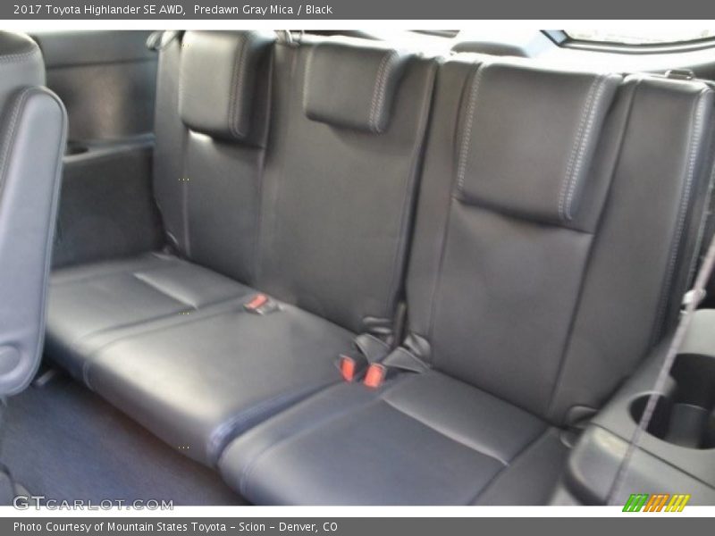 Predawn Gray Mica / Black 2017 Toyota Highlander SE AWD