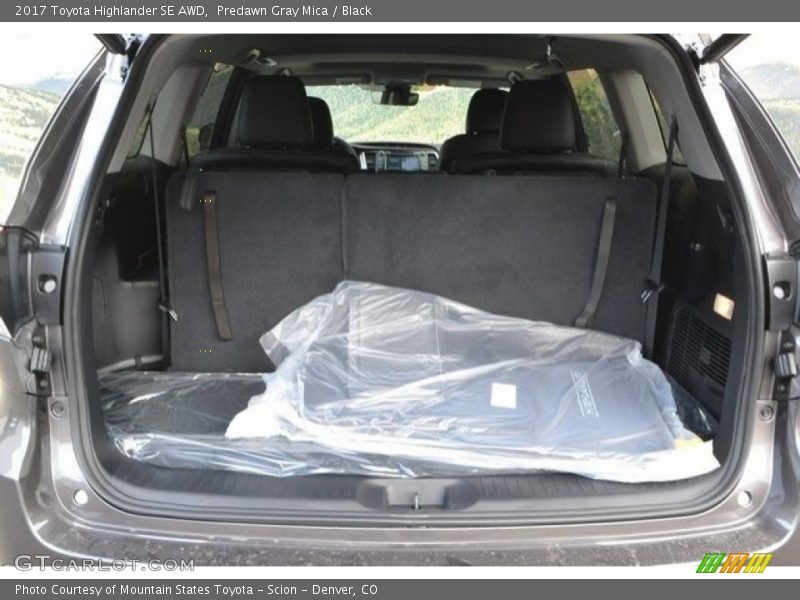 Predawn Gray Mica / Black 2017 Toyota Highlander SE AWD