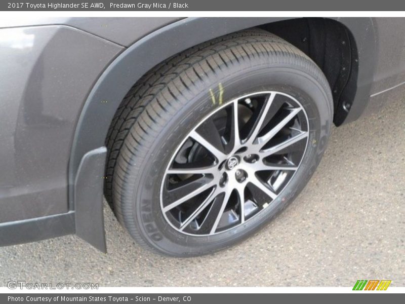 Predawn Gray Mica / Black 2017 Toyota Highlander SE AWD