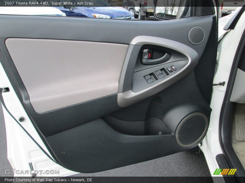 Super White / Ash Gray 2007 Toyota RAV4 4WD