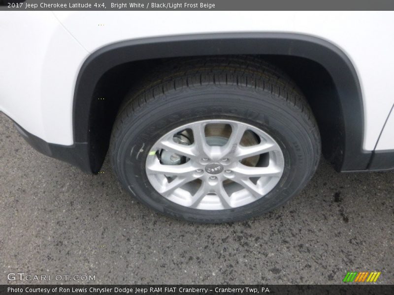 Bright White / Black/Light Frost Beige 2017 Jeep Cherokee Latitude 4x4
