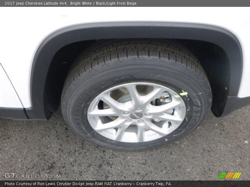 Bright White / Black/Light Frost Beige 2017 Jeep Cherokee Latitude 4x4