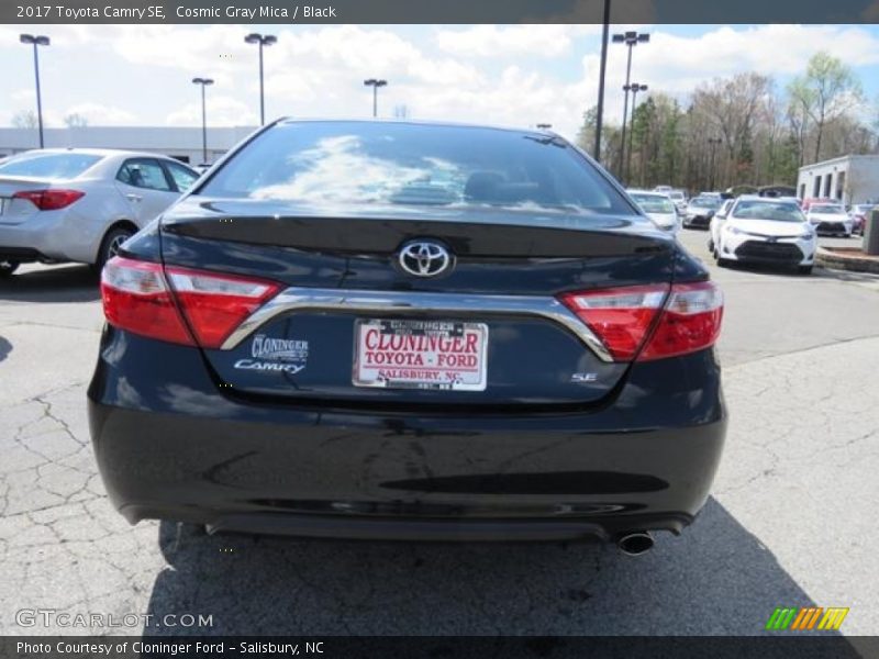 Cosmic Gray Mica / Black 2017 Toyota Camry SE