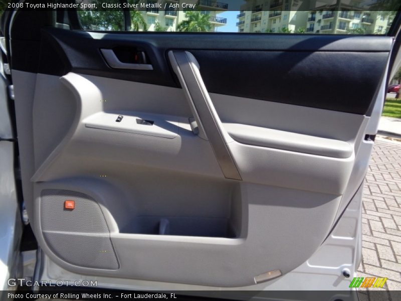 Door Panel of 2008 Highlander Sport
