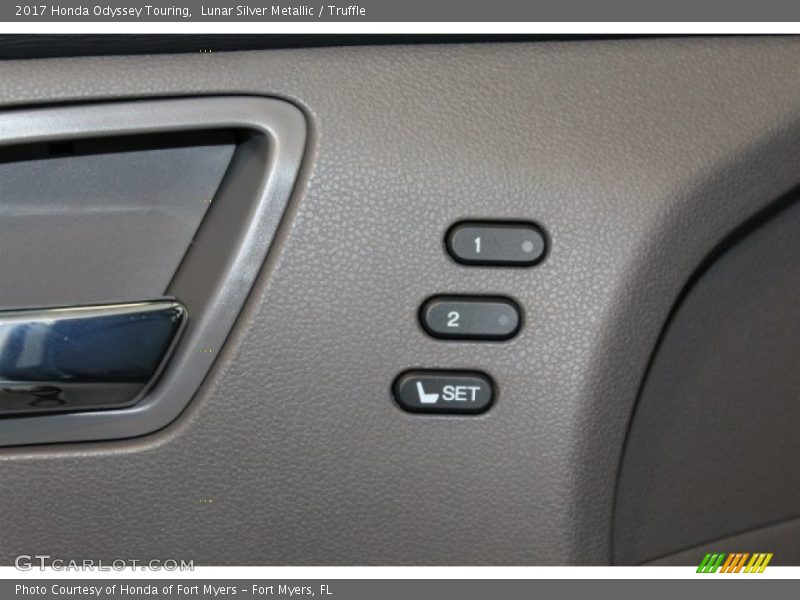 Lunar Silver Metallic / Truffle 2017 Honda Odyssey Touring