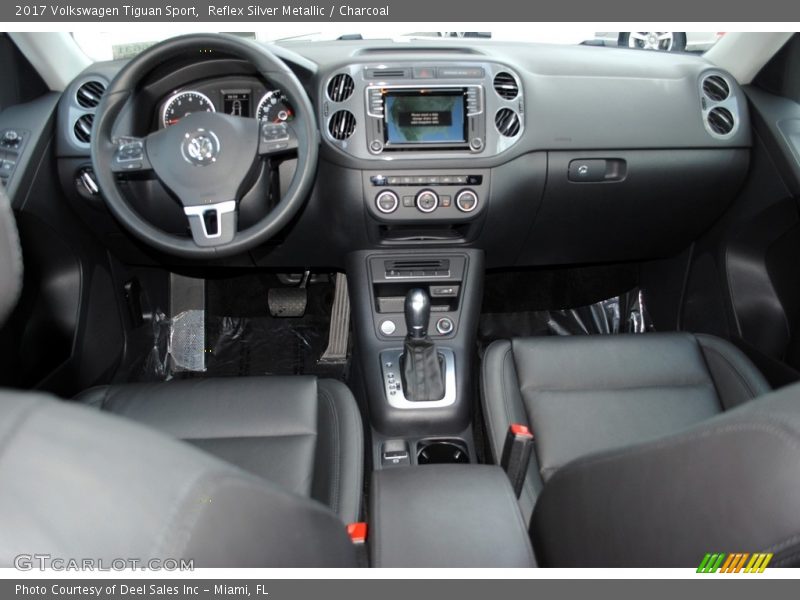 Reflex Silver Metallic / Charcoal 2017 Volkswagen Tiguan Sport