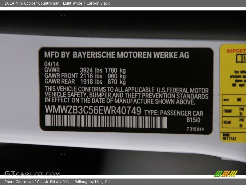 Light White / Carbon Black 2014 Mini Cooper Countryman