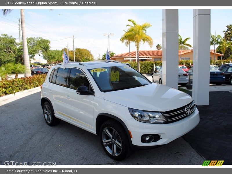 Pure White / Charcoal 2017 Volkswagen Tiguan Sport