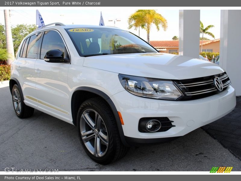 Front 3/4 View of 2017 Tiguan Sport