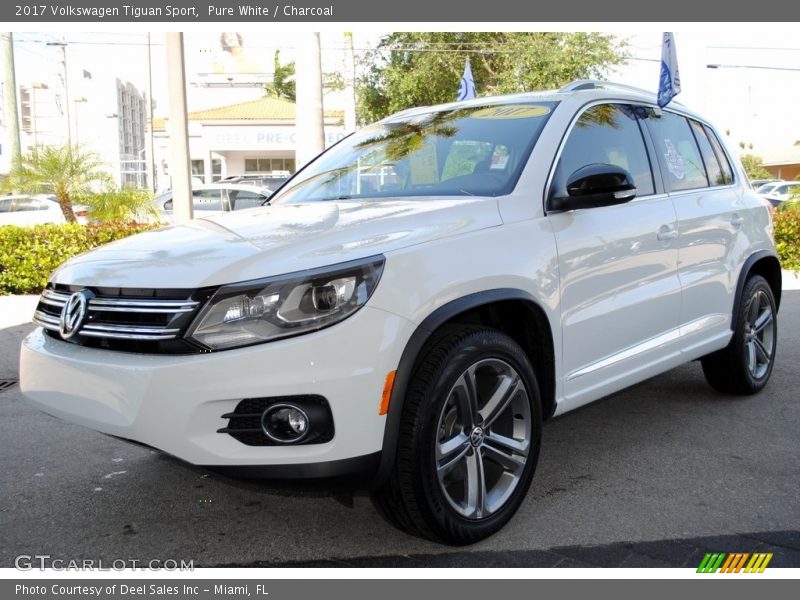 Pure White / Charcoal 2017 Volkswagen Tiguan Sport