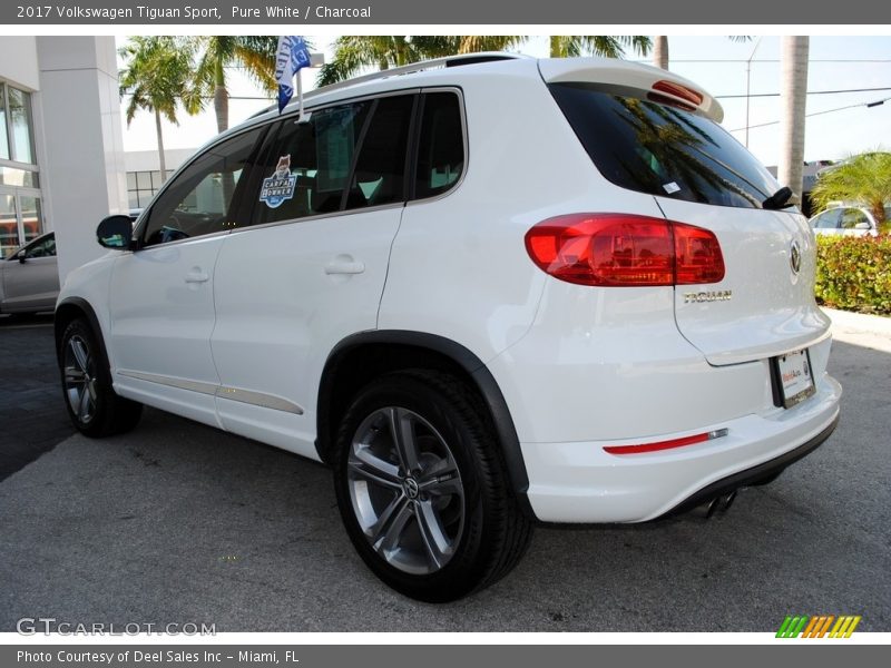 Pure White / Charcoal 2017 Volkswagen Tiguan Sport