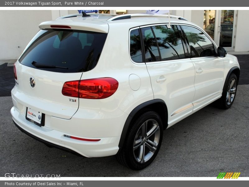 Pure White / Charcoal 2017 Volkswagen Tiguan Sport