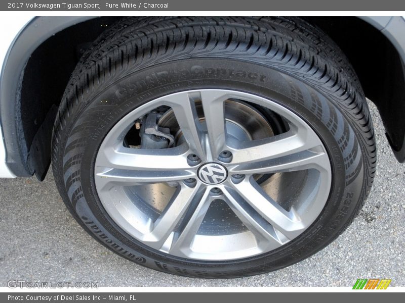 Pure White / Charcoal 2017 Volkswagen Tiguan Sport