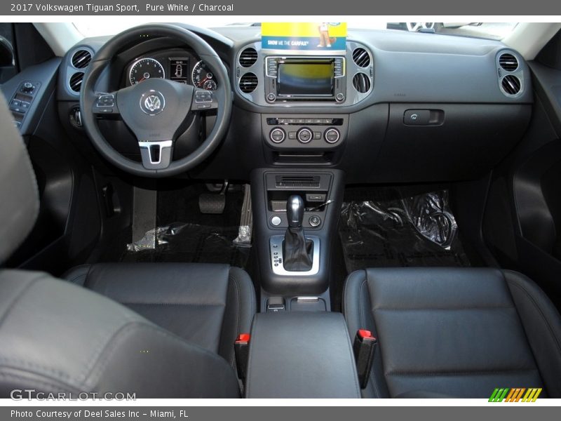 Pure White / Charcoal 2017 Volkswagen Tiguan Sport