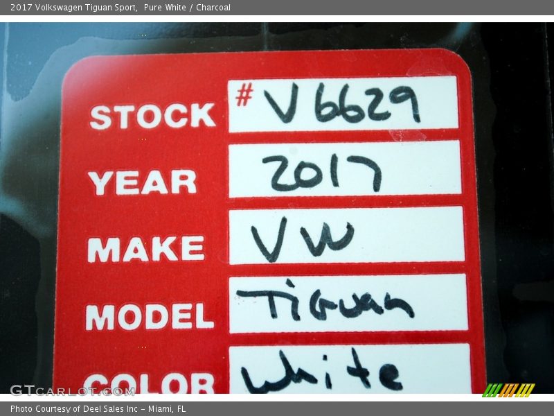 Pure White / Charcoal 2017 Volkswagen Tiguan Sport