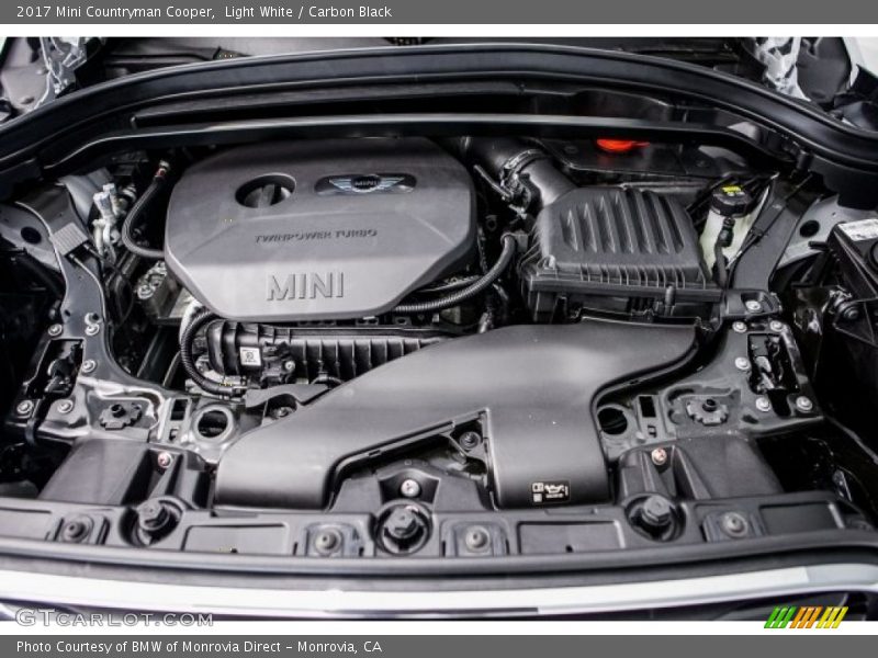 Light White / Carbon Black 2017 Mini Countryman Cooper