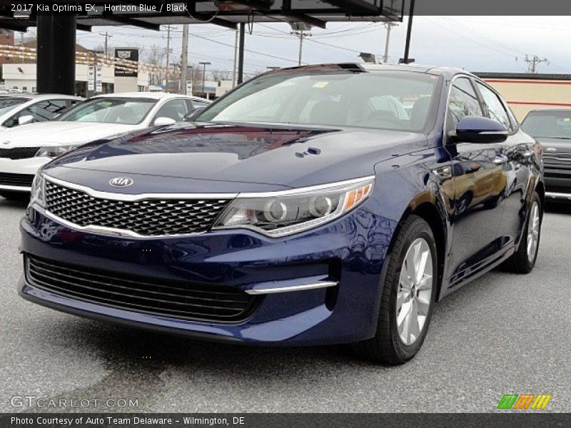 Front 3/4 View of 2017 Optima EX