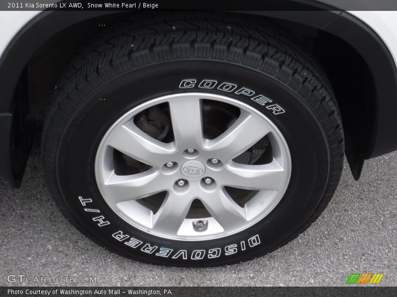 Snow White Pearl / Beige 2011 Kia Sorento LX AWD