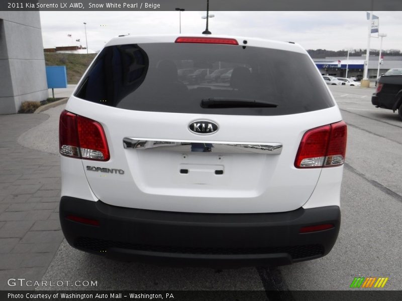 Snow White Pearl / Beige 2011 Kia Sorento LX AWD