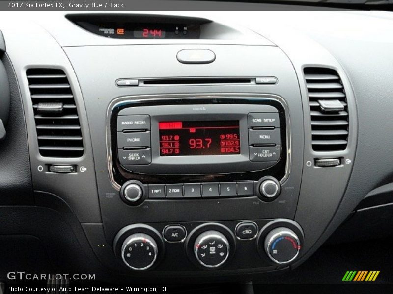 Controls of 2017 Forte5 LX