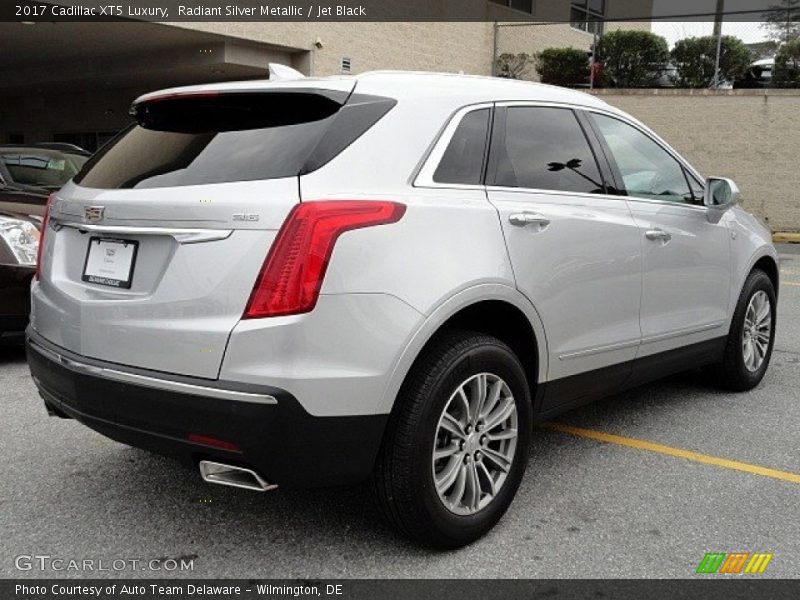 Radiant Silver Metallic / Jet Black 2017 Cadillac XT5 Luxury