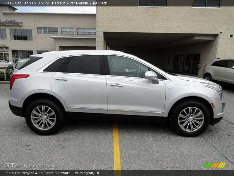 Radiant Silver Metallic / Jet Black 2017 Cadillac XT5 Luxury