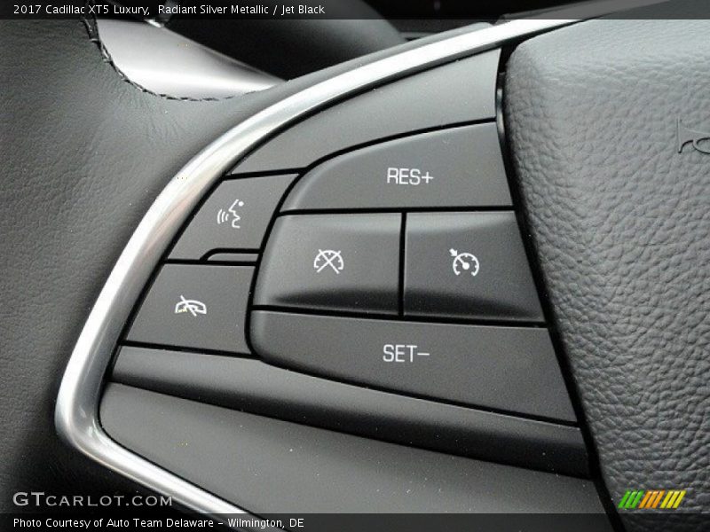 Radiant Silver Metallic / Jet Black 2017 Cadillac XT5 Luxury