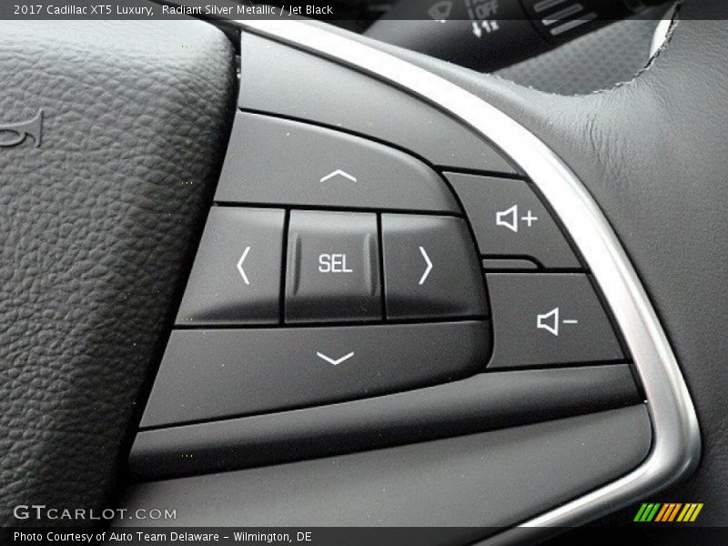 Radiant Silver Metallic / Jet Black 2017 Cadillac XT5 Luxury