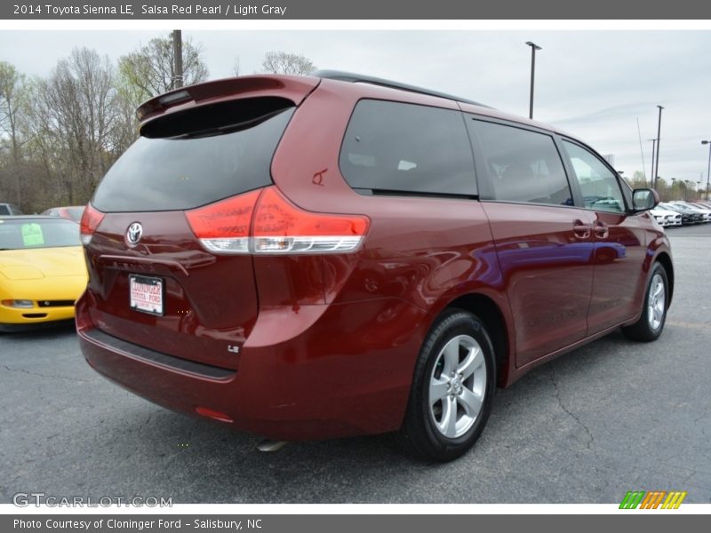 Salsa Red Pearl / Light Gray 2014 Toyota Sienna LE