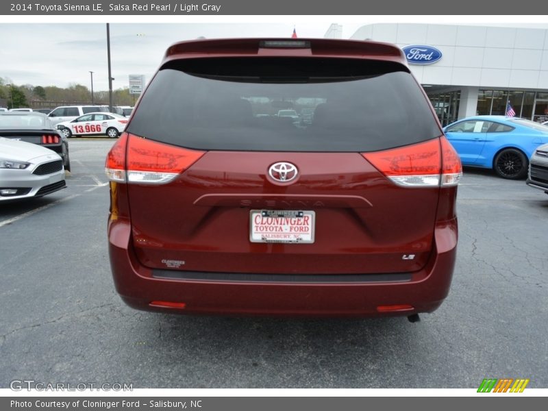 Salsa Red Pearl / Light Gray 2014 Toyota Sienna LE