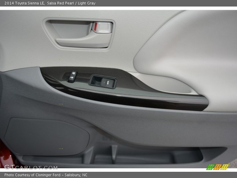 Salsa Red Pearl / Light Gray 2014 Toyota Sienna LE