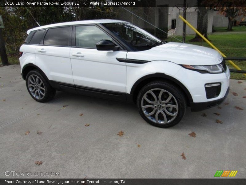 Fuji White / Espresso/Almond 2016 Land Rover Range Rover Evoque SE